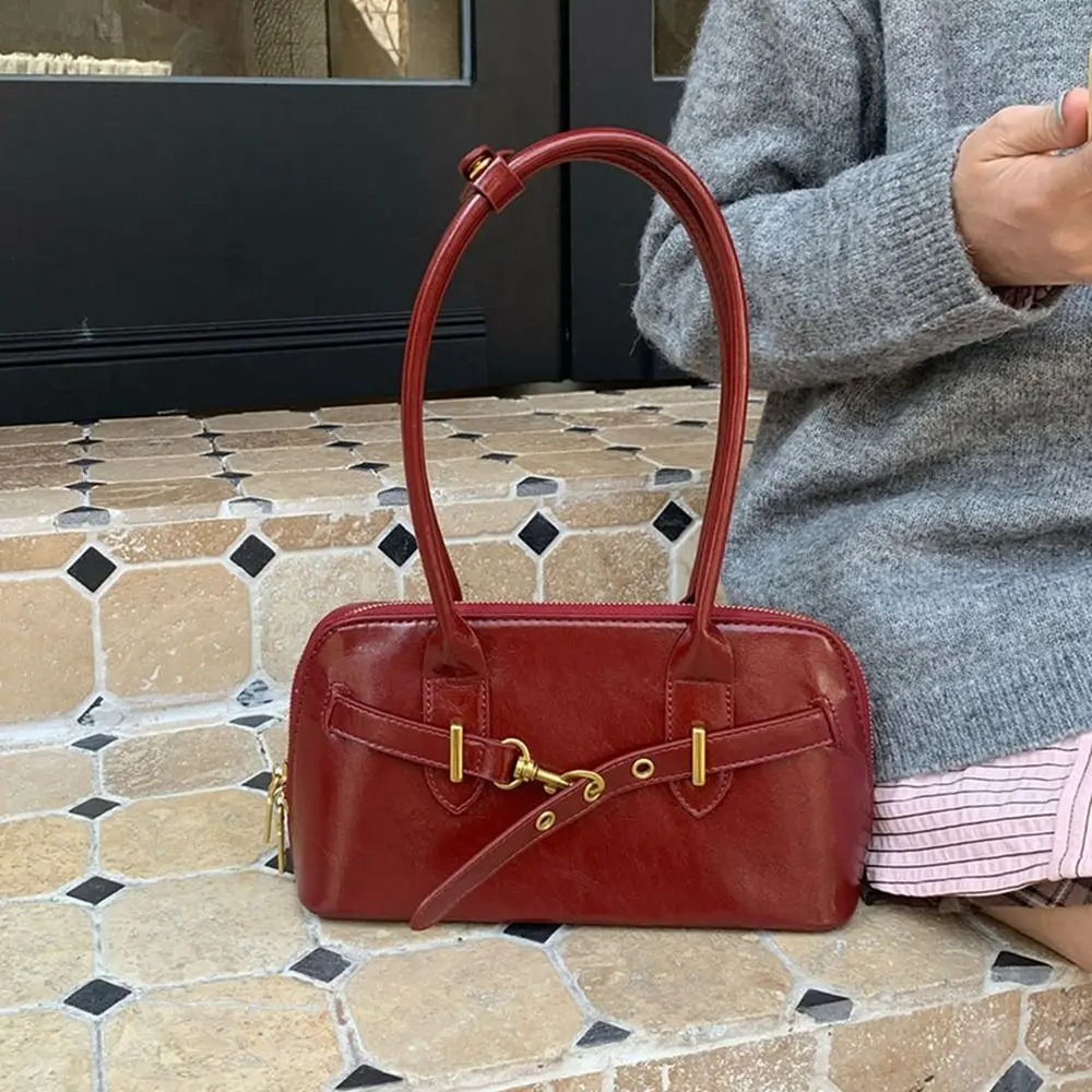 Casual Korean Style Retro Shoulder Bag PU Leather Solid Color Underarm Bag Large Capacity Handbag Bowling Bag Office Worker
Casual Korean Style Retro Shoulder Bag PU Leather Solid Color Underarm Bag Large Capacity Handbag Bowling Bag Office Worker
