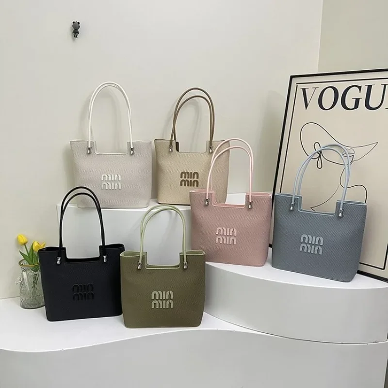 Ladies Fashion Tote Bag Luxury Designer Diaper Bag Elegant Leather Handbag Large Capacity Crossbody Messenger Bag
Ladies Fashion Tote Bag Luxury Designer Diaper Bag Elegant Leather Handbag Large Capacity Crossbody Messenger Bag
