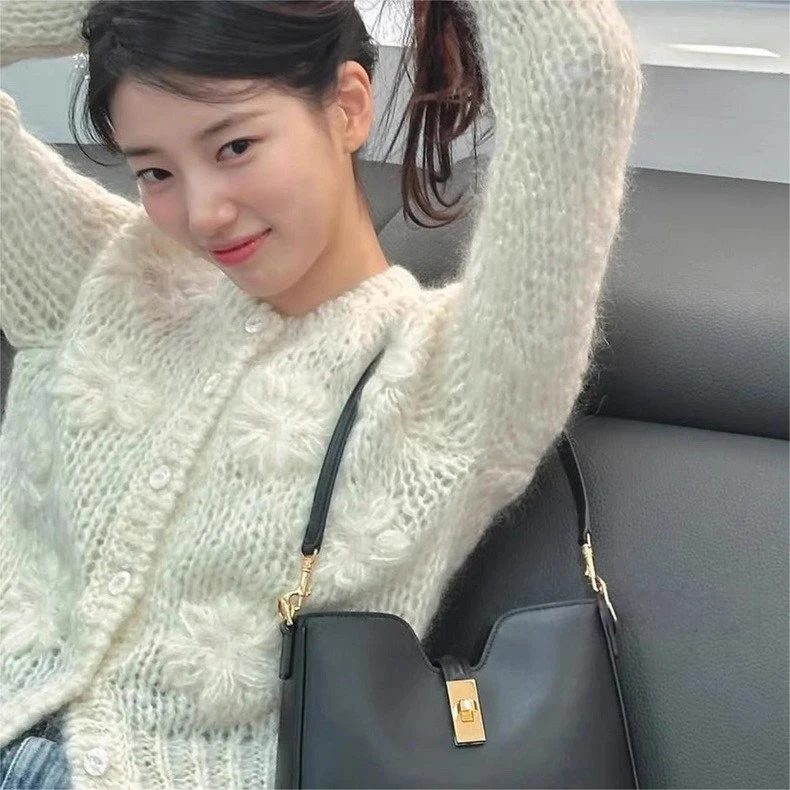 Ele Sle Handmade Embroidered Woolen Knitted Open Cardigan Women's Faion Autumn Winter White Beau Moonlight Sweater
Ele Sle Handmade Embroidered Woolen Knitted Open Cardigan Women's Faion Autumn Winter White Beau Moonlight Sweater