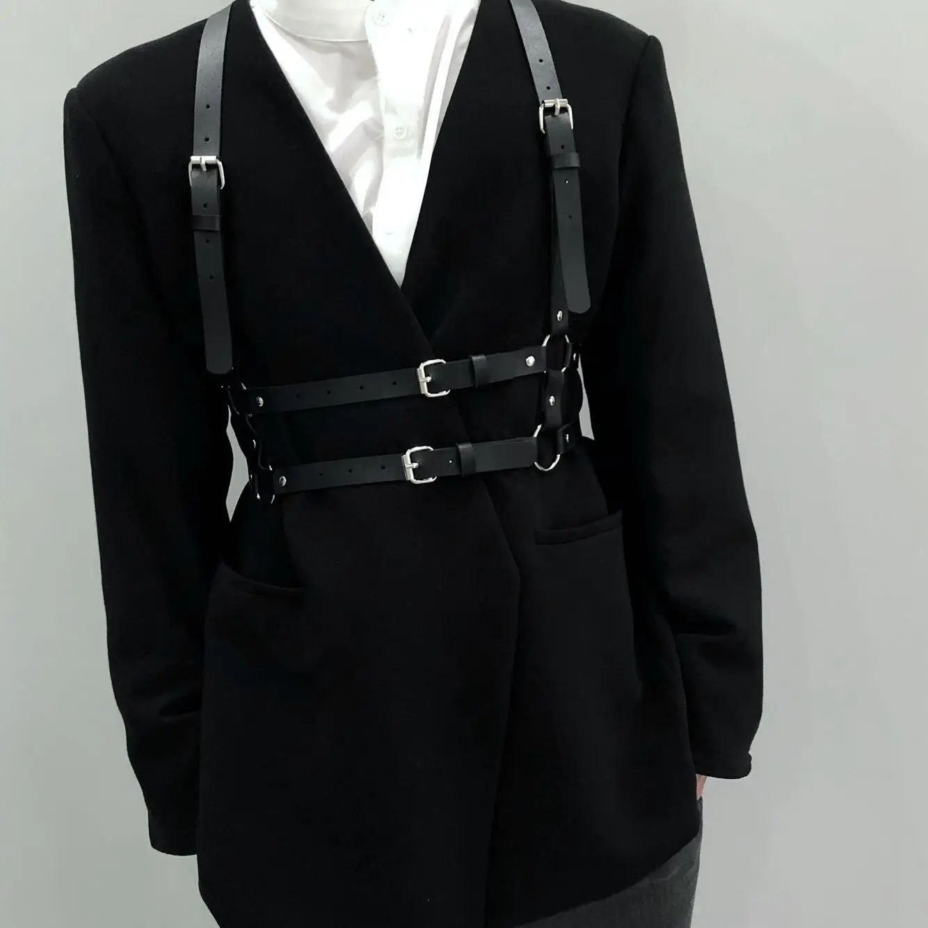 Мужской кожаный ремень в готическом стиле, модный регулируемый ремень безопасности в стиле панк
Мужской кожаный ремень в готическом стиле, модный регулируемый ремень безопасности в стиле панк