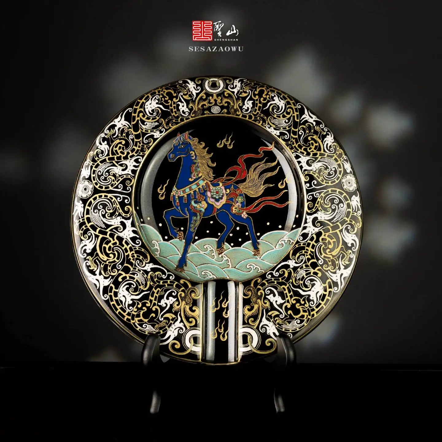 Holy Mountain Jingdezhen High-End Enamel Color With Black Glaze Gold And Silver Inlay Dragon Horse Cigar Jar Ashtray Ornament
Holy Mountain Jingdezhen High-End Enamel Color With Black Glaze Gold And Silver Inlay Dragon Horse Cigar Jar Ashtray Ornament