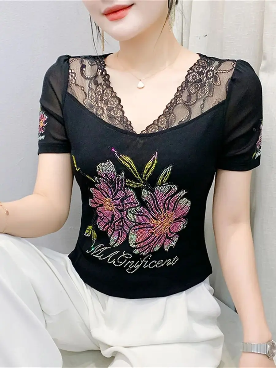 Summer New Fashion Sexy V-neck Short Sleeve Slim Black Tshirt For Women Chic Flowers Rhinestone Splice Lace Short Sleeve T-shirt
Summer New Fashion Sexy V-neck Short Sleeve Slim Black Tshirt For Women Chic Flowers Rhinestone Splice Lace Short Sleeve T-shirt