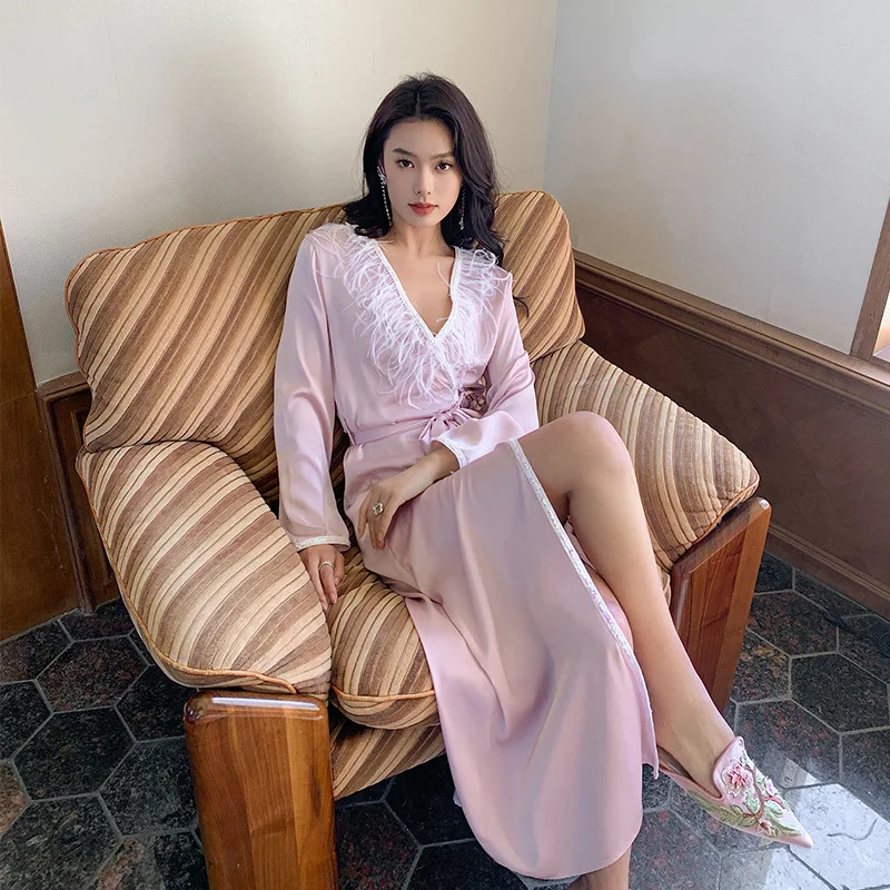 Full Sleeves Feather Long Robes With Fur White Wedding Sexy Robes Women Dresses Satin Bathrobe Female Sleepwear Fashion 2023 New
Full Sleeves Feather Long Robes With Fur White Wedding Sexy Robes Women Dresses Satin Bathrobe Female Sleepwear Fashion 2023 New