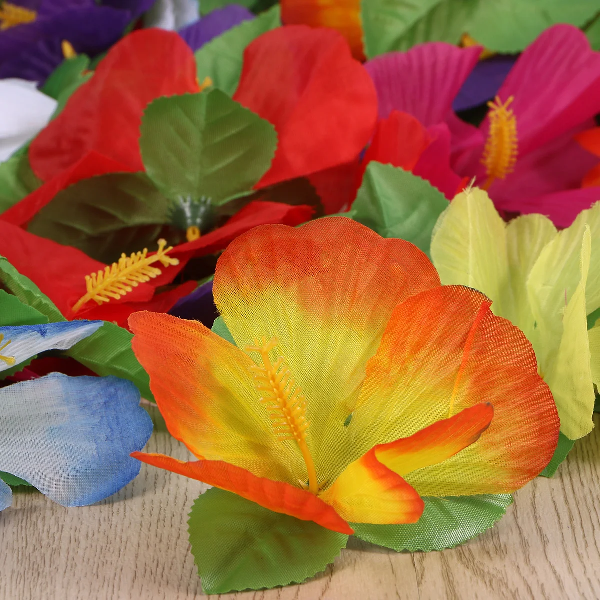 36Pcs Artificial Hibiscus Flowers Hawaiian Flowers Smooth Surface Not Fade Suitable for Party Wedding Home Decor DIY Hair
36Pcs Artificial Hibiscus Flowers Hawaiian Flowers Smooth Surface Not Fade Suitable for Party Wedding Home Decor DIY Hair