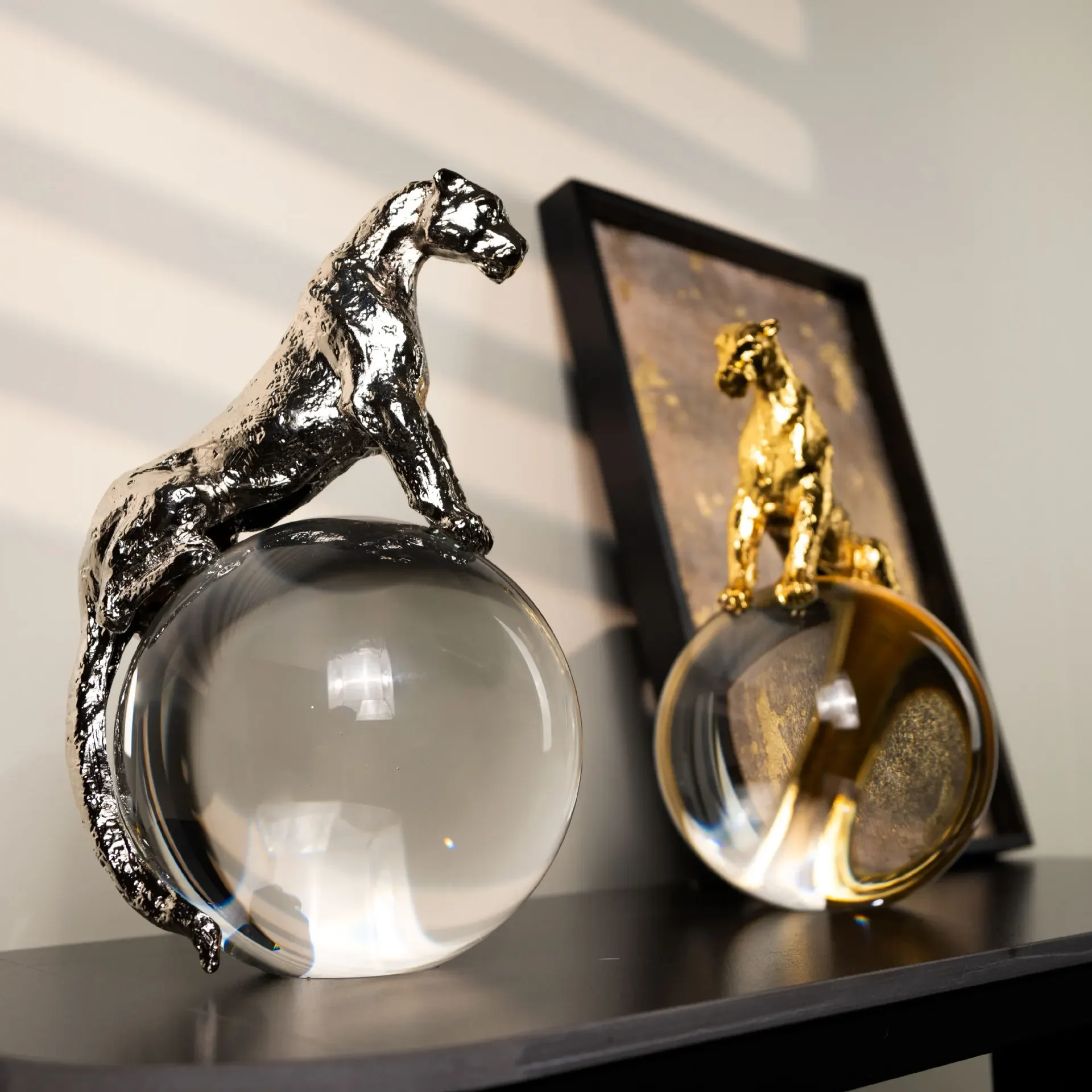 X22Leopard Crystal Ball Metal Ornaments Golden Cheetah Simulation Animal Sculpture Transparent Crystal Home Decoration Accessori
X22Leopard Crystal Ball Metal Ornaments Golden Cheetah Simulation Animal Sculpture Transparent Crystal Home Decoration Accessori