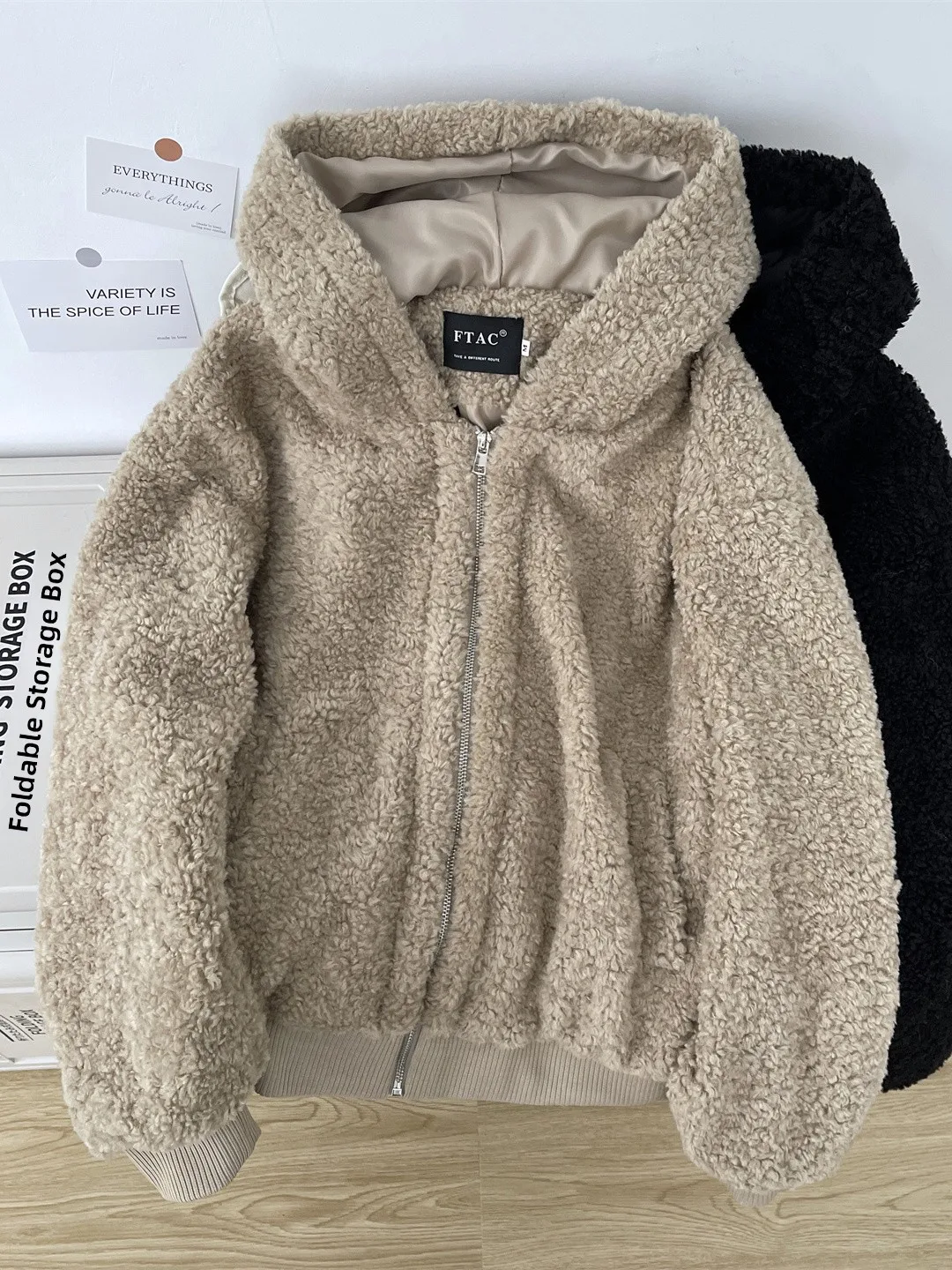 Lamb Velvet Hooded Cotton Jaet Men's Winter Thiened Warm American Sle Casual Long Sve Zipper Closure Color Coat
Lamb Velvet Hooded Cotton Jaet Men's Winter Thiened Warm American Sle Casual Long Sve Zipper Closure Color Coat