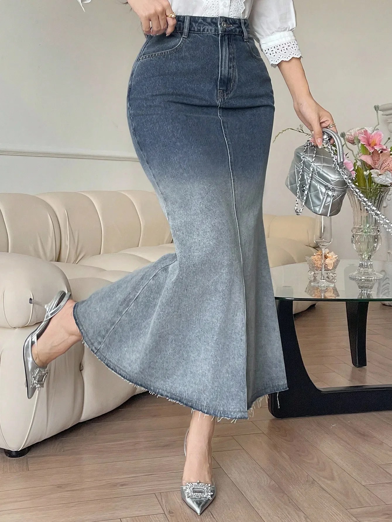 Ombre Blue High-Waisted Mermaid Denim Skirt with Frayed Hem
Ombre Blue High-Waisted Mermaid Denim Skirt with Frayed Hem