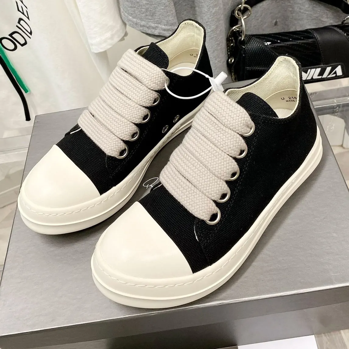 Black Fashion Canvas Sneakers Soft Sole Casual Flats Lace-up Thick Bottom Zapatos Mujer Round Head Women Shoes Unisex
Black Fashion Canvas Sneakers Soft Sole Casual Flats Lace-up Thick Bottom Zapatos Mujer Round Head Women Shoes Unisex