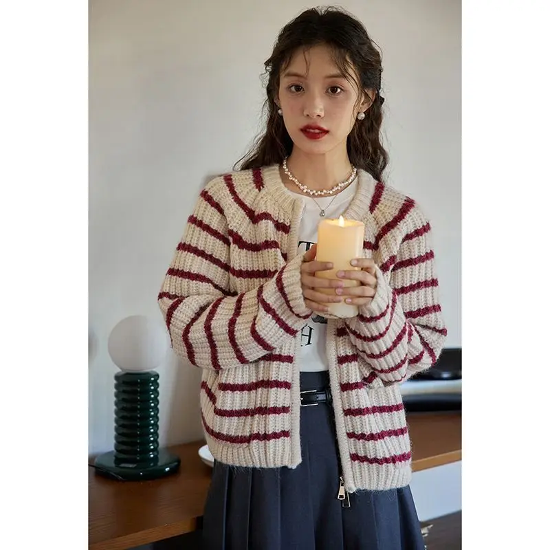 Women Retro Lazy Round Neck Cardigan 2026 Fashion Soft Striped Sweater Jackets Women's Autumn Loose Knit Overcoats U234
Women Retro Lazy Round Neck Cardigan 2026 Fashion Soft Striped Sweater Jackets Women's Autumn Loose Knit Overcoats U234