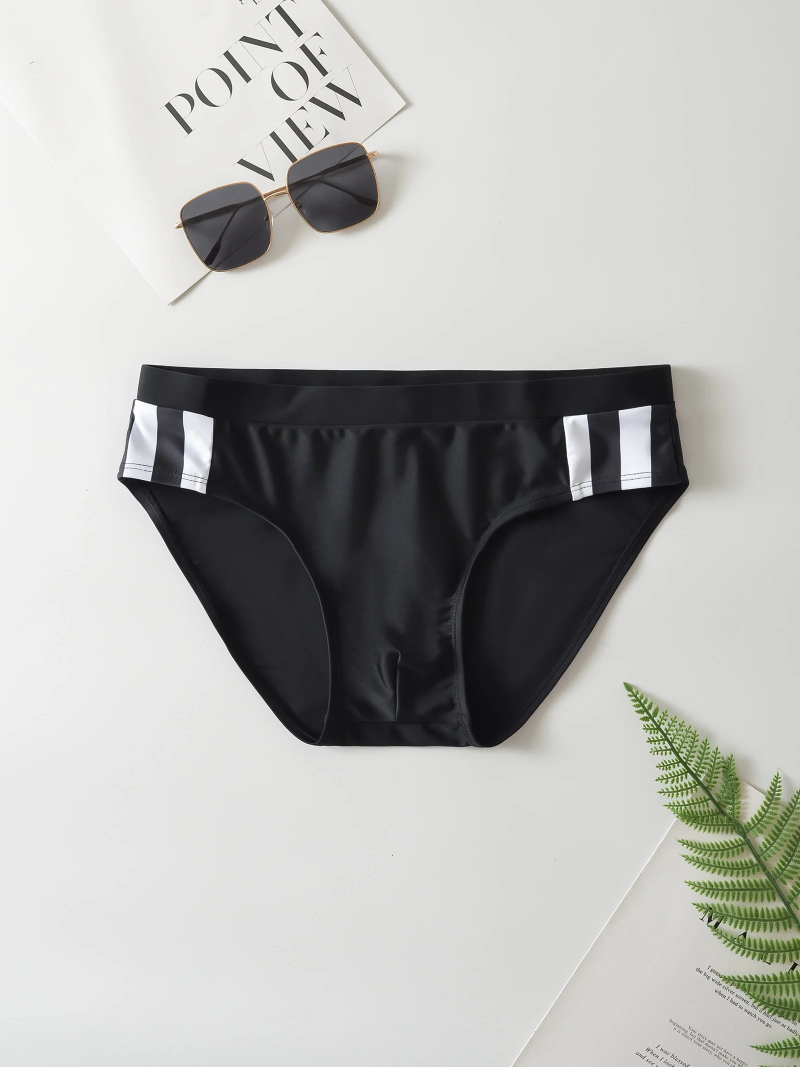 Men's Adult Triangle Racing Professional Competition Questions: Reduce Resistance in Competition Tight Swimsuit
Men's Adult Triangle Racing Professional Competition Questions: Reduce Resistance in Competition Tight Swimsuit