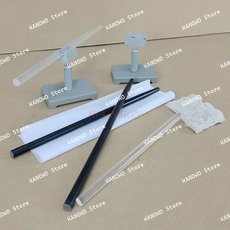 Физический электростатический эксперимент. Два трения. Электрический стеклянный стержень с двумя шелковыми клеями. Мех и вращающейся рамкой. 
Физический электростатический эксперимент. Два трения. Электрический стеклянный стержень с двумя шелковыми клеями. Мех и вращающейся рамкой.