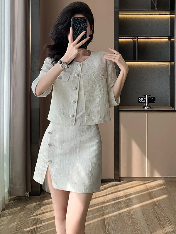 Fashionable White Open Cardigan Short Vest Dress Two-Piece Set Women's Summer Style Age-Defying Elegant Quality Ladies Suit
Fashionable White Open Cardigan Short Vest Dress Two-Piece Set Women's Summer Style Age-Defying Elegant Quality Ladies Suit