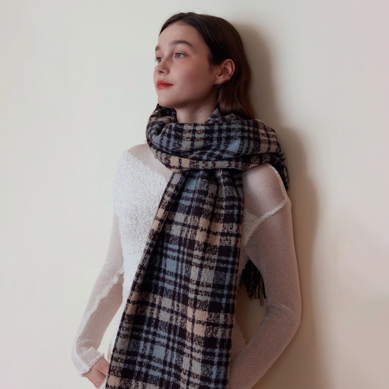 2025Зимний новый клетчатый узор, имитация кашемира, женский шарф с кисточками, шарф для пары в студенческом стиле, утолщенная теплая внешняя шаль 
2025Зимний новый клетчатый узор, имитация кашемира, женский шарф с кисточками, шарф для пары в студенческом стиле, утолщенная теплая внешняя шаль