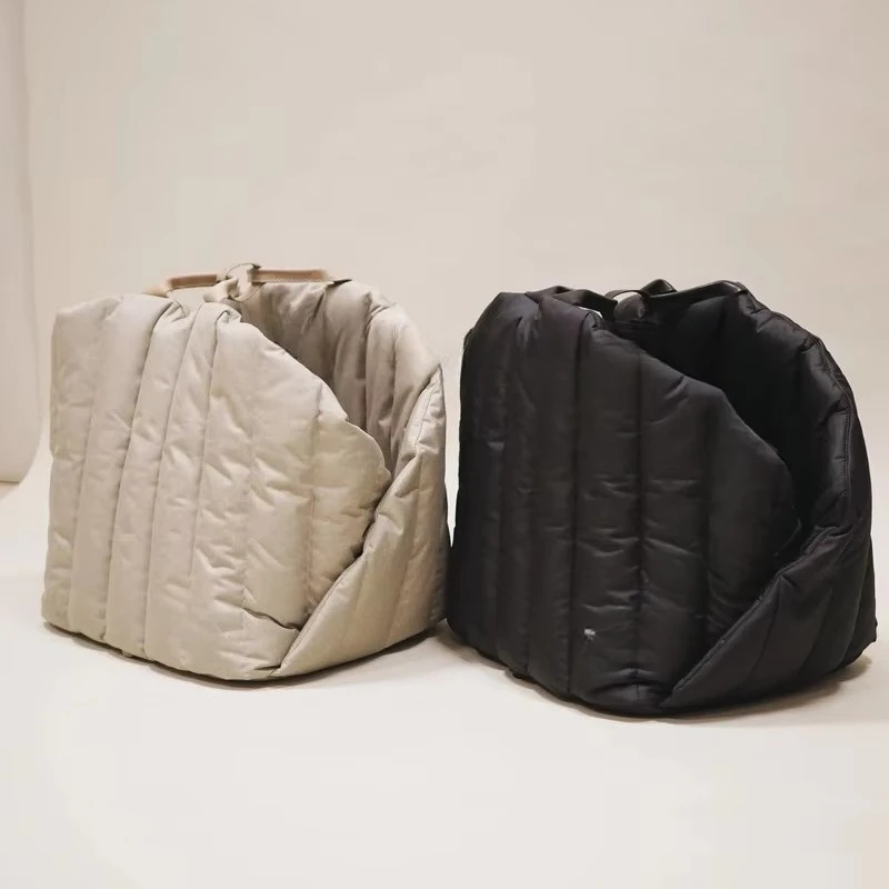 Multifunctional Portable Car Seat Outdoor Canvas Handbag Cat Dog Out
Multifunctional Portable Car Seat Outdoor Canvas Handbag Cat Dog Out