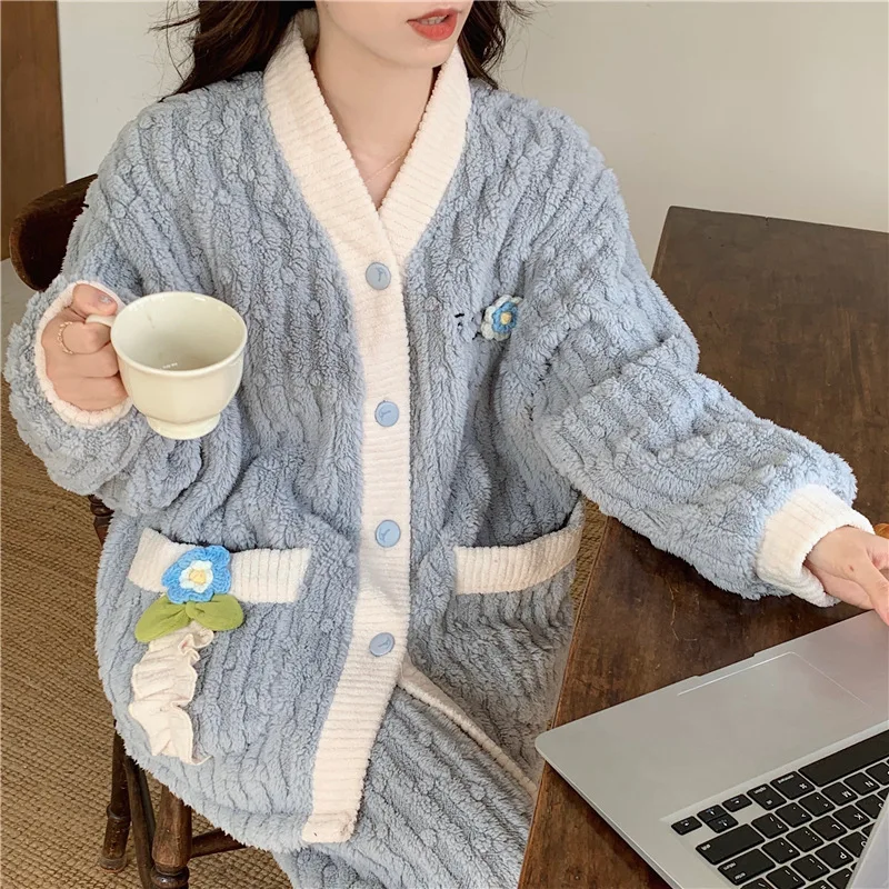 Women's V-Neck Cardigan Pajamas Homewear Loungewear Coral Fleece Thickened Sweet Keep Warm Autumn Winter Home Wear Sleepcoat
Women's V-Neck Cardigan Pajamas Homewear Loungewear Coral Fleece Thickened Sweet Keep Warm Autumn Winter Home Wear Sleepcoat