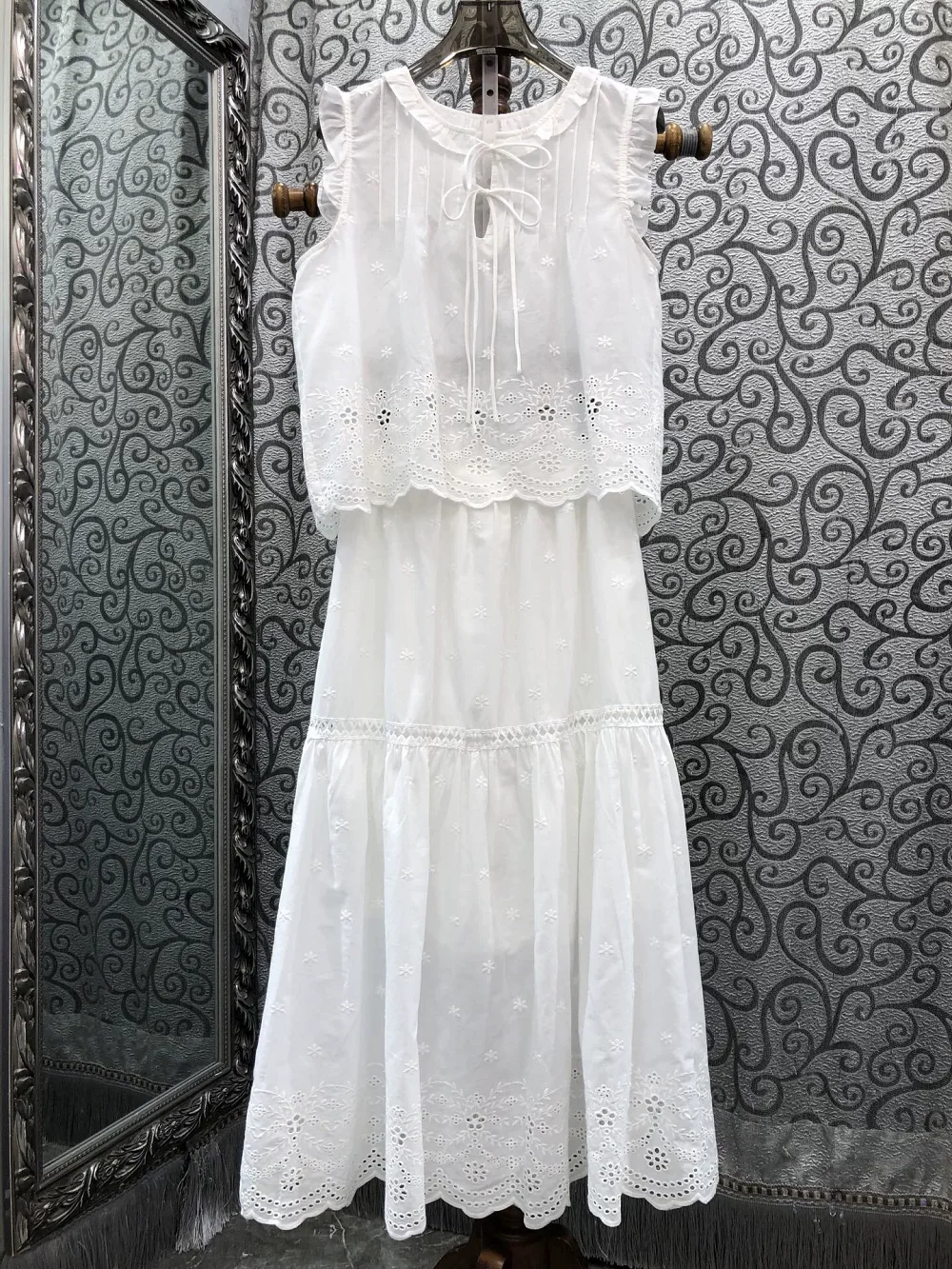 Top Quality New Skirt Suits 2026 Summer Fashion Clothes Set Lady Luxurious Embroidery Tops Blouse+Elastic Waist Long Maxi Skirts
Top Quality New Skirt Suits 2026 Summer Fashion Clothes Set Lady Luxurious Embroidery Tops Blouse+Elastic Waist Long Maxi Skirts