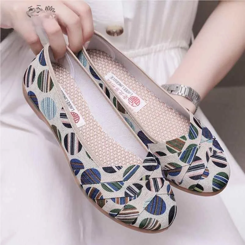 Women's Casual Canvas Slip-On Shoes Spring Summer Beijing Style Comfortable Rubber Sole Versatile Mom Shoes Fashionable round...
Women's Casual Canvas Slip-On Shoes Spring Summer Beijing Style Comfortable Rubber Sole Versatile Mom Shoes Fashionable round...