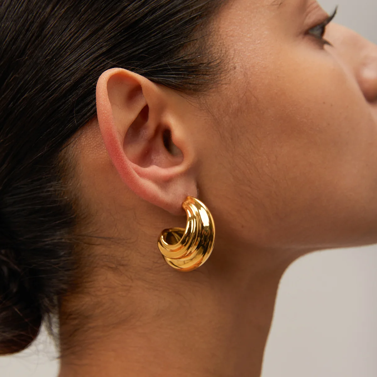 Stainless Steel PVD 18K Gold Plated Tarnish Twist Irregular CC Hoop Earrings For Woman Jewelry Wholesale Trendy
Stainless Steel PVD 18K Gold Plated Tarnish Twist Irregular CC Hoop Earrings For Woman Jewelry Wholesale Trendy