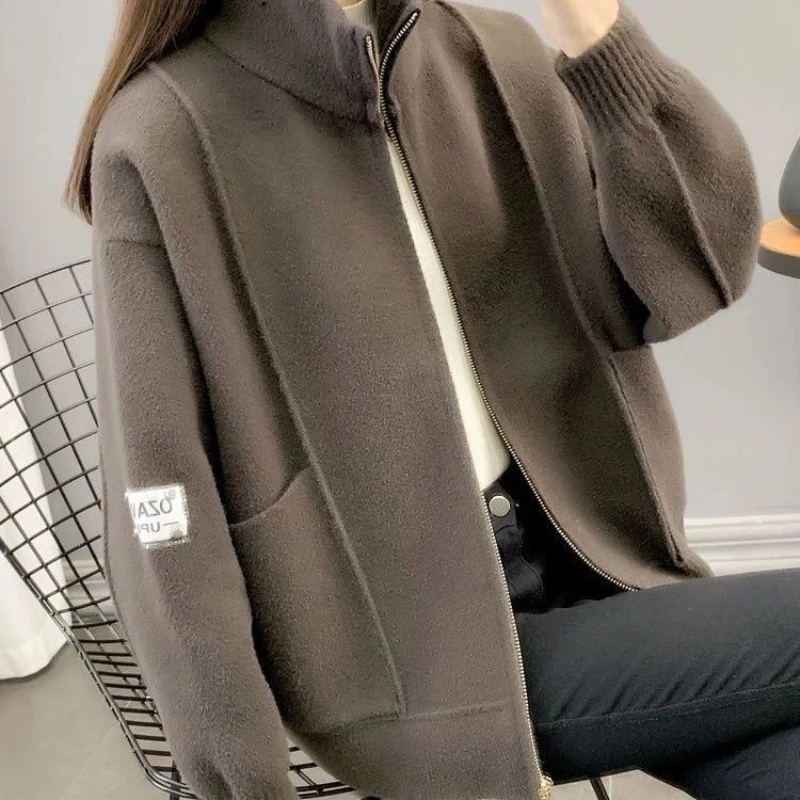 Women's Jacket Stand Collar Solid Color Zipper Loose Fit Short Length Coat Patchwork Pockets
Women's Jacket Stand Collar Solid Color Zipper Loose Fit Short Length Coat Patchwork Pockets