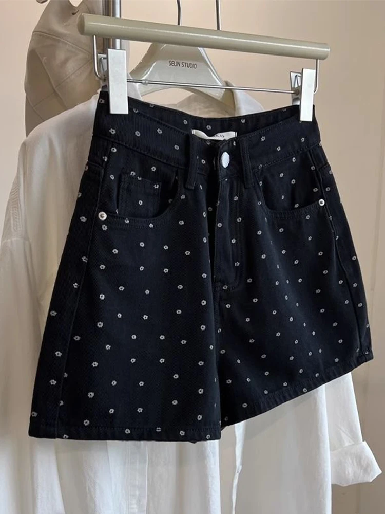 Korean Style High Waist Floral Print A-Line Short Jeans Women's Summer New Loose Wide Leg Hot Pants Casual Zipper Style Denim
Korean Style High Waist Floral Print A-Line Short Jeans Women's Summer New Loose Wide Leg Hot Pants Casual Zipper Style Denim