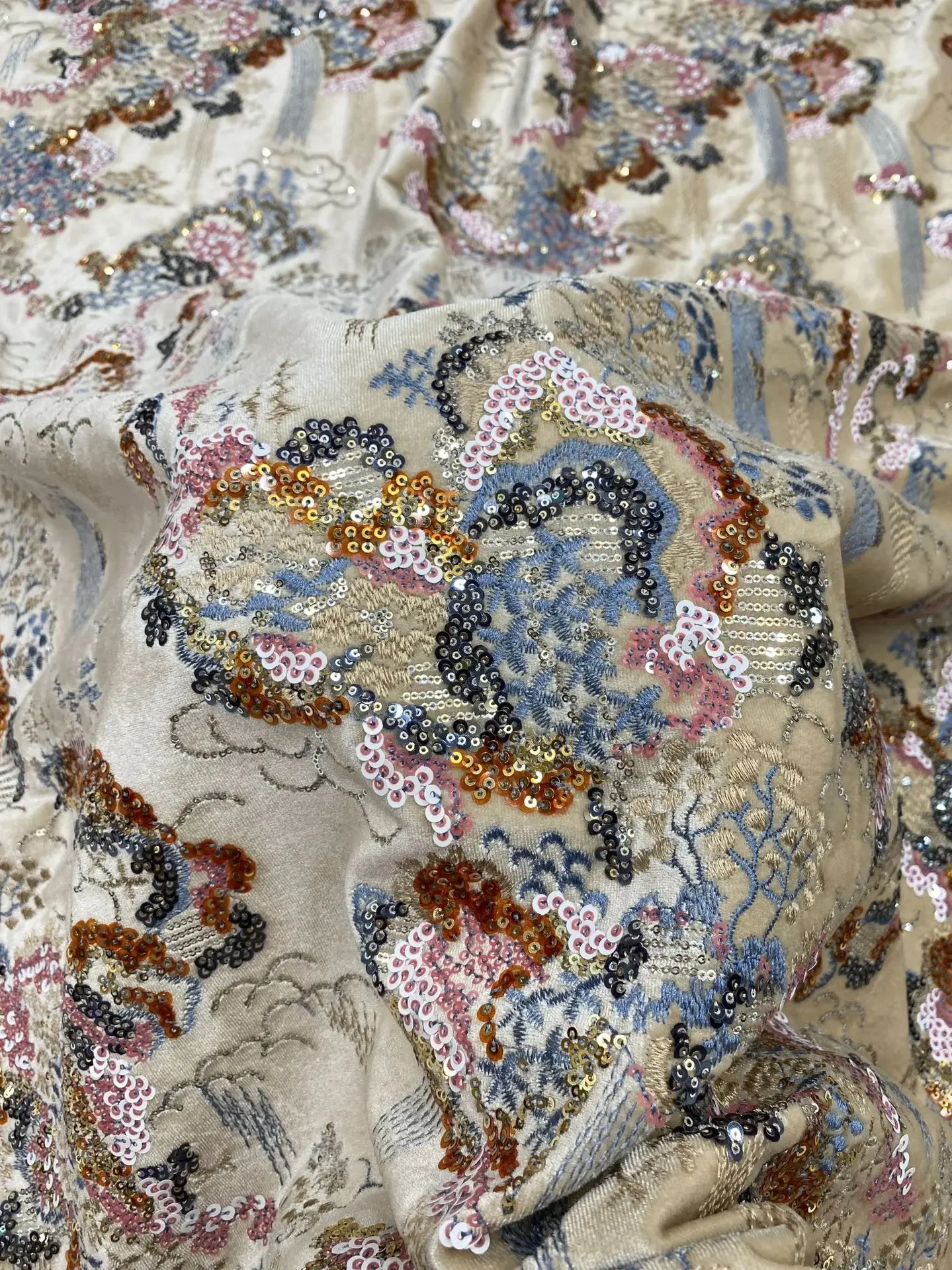 High-end colorful sequin floral embroidered velvet fabric for women's shawls, evening dresses, coats, sequin fabric
High-end colorful sequin floral embroidered velvet fabric for women's shawls, evening dresses, coats, sequin fabric