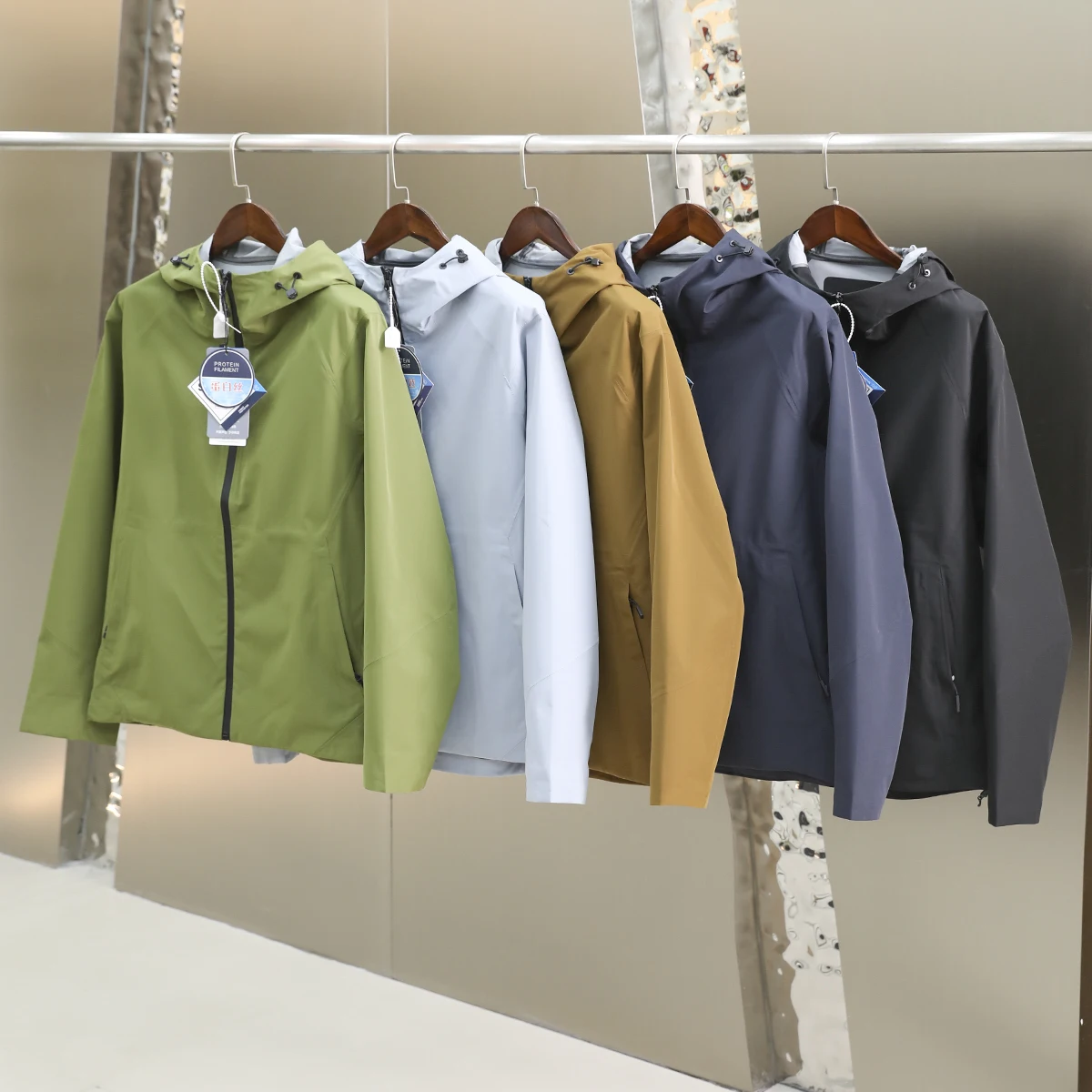 Outdoor Mountain Series High Aesthetic Soft ell Jaet Windproof Technology Fabric Hooded Autumn New Sle Youth Faion Urban
Outdoor Mountain Series High Aesthetic Soft ell Jaet Windproof Technology Fabric Hooded Autumn New Sle Youth Faion Urban