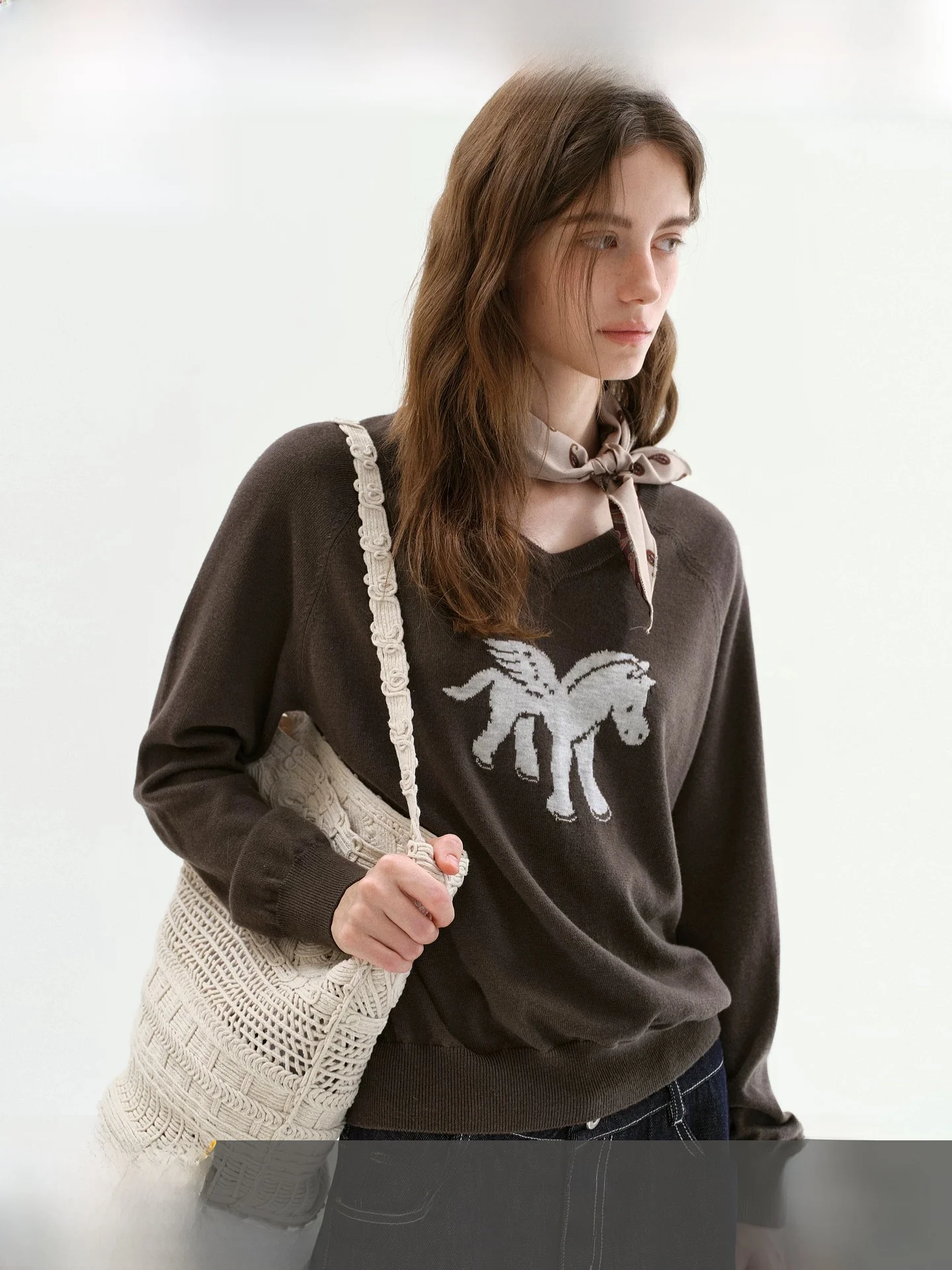 Fano Cashmere Blend Knitted Sweater Women's Autumn V-neck Short Loose Fit Overhead Polyester Fiber Long Sleeve Regular Length
Fano Cashmere Blend Knitted Sweater Women's Autumn V-neck Short Loose Fit Overhead Polyester Fiber Long Sleeve Regular Length