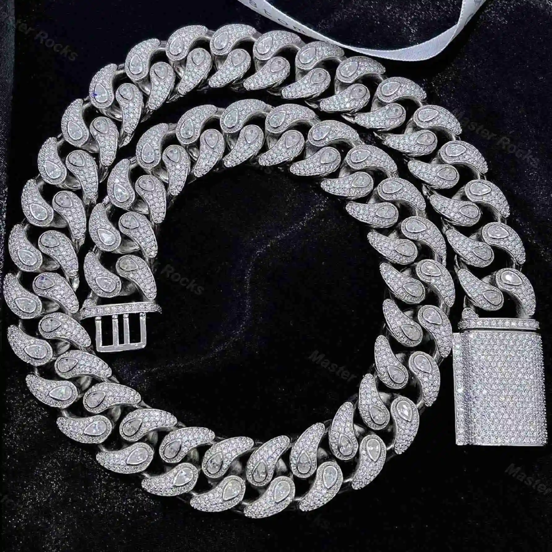 Груша и круглая огранка Настроить кубинские звенья Iced Out Серебряный муассанит Кубинская цепочка с бриллиантами по конкурентоспособной цене Майами Кубинская ссылка
Груша и круглая огранка Настроить кубинские звенья Iced Out Серебряный муассанит Кубинская цепочка с бриллиантами по конкурентоспособной цене Майами Кубинская ссылка