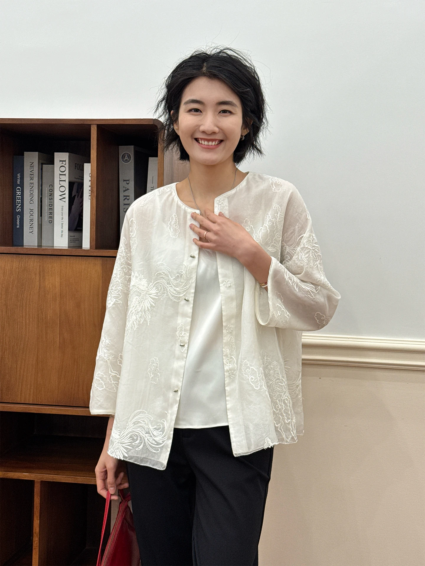 Langqing White Silk Embroidered Jaet Women's Spring Thin round Ne New Chinese Sle Top Quali Ladies' ort Outerwear
Langqing White Silk Embroidered Jaet Women's Spring Thin round Ne New Chinese Sle Top Quali Ladies' ort Outerwear