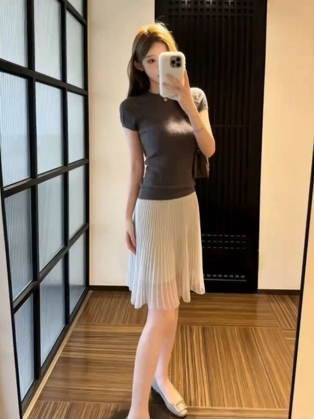 Summer Chic Women's Slimming Two-Piece Set Commute Ready Stylish Blouse And Pleated Skirt Outfit Breathable Casual Wear
Summer Chic Women's Slimming Two-Piece Set Commute Ready Stylish Blouse And Pleated Skirt Outfit Breathable Casual Wear