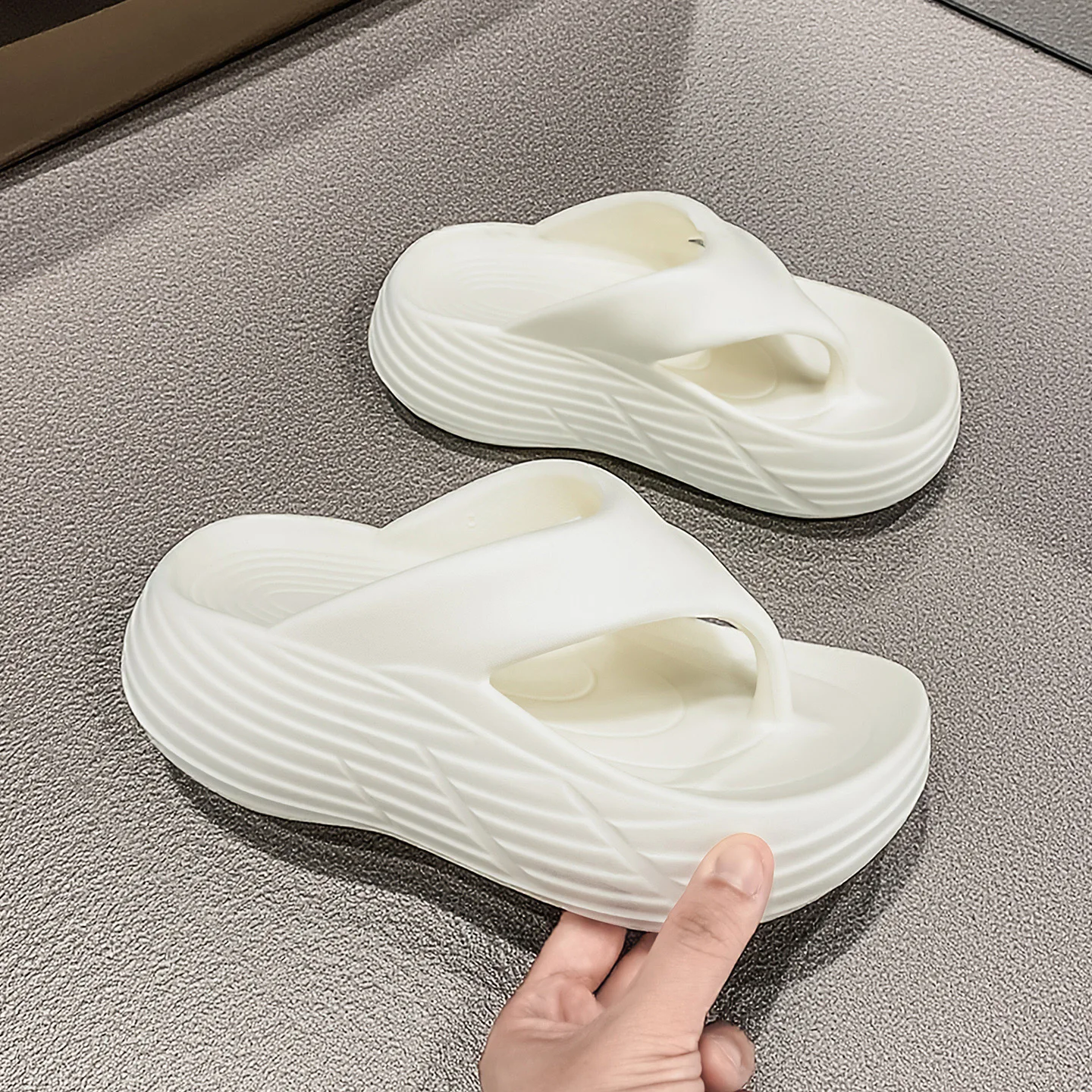 2026 Summer New Women's Thick Sole Flip Flops, Soft Non-slip Slippers, Comfortable Footwear for Indoor Home & Outdoor Use
2026 Summer New Women's Thick Sole Flip Flops, Soft Non-slip Slippers, Comfortable Footwear for Indoor Home & Outdoor Use