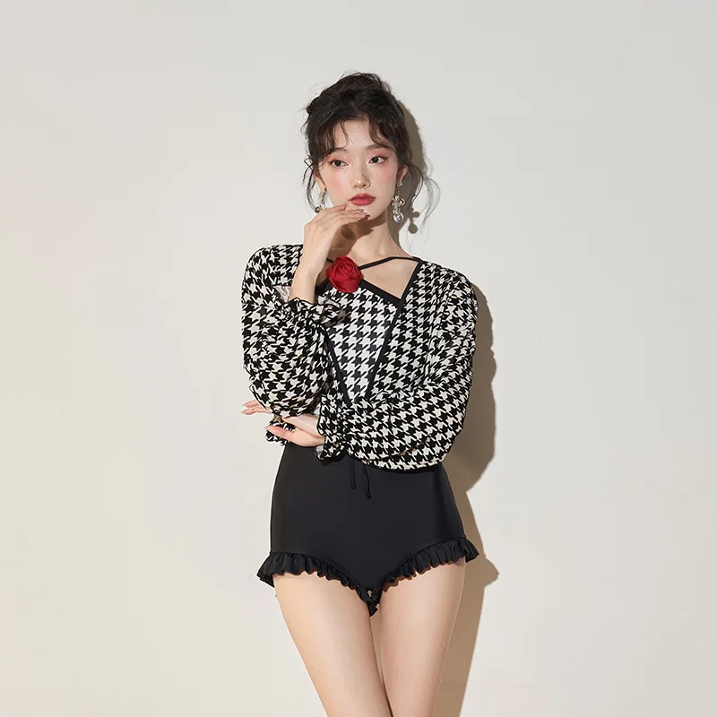 Wisuwore 2023 New One-piece Swimsuit Female Korean Small Fresh Two-piece Conservative Small Breast Student Hot Spring Swimsuit
Wisuwore 2023 New One-piece Swimsuit Female Korean Small Fresh Two-piece Conservative Small Breast Student Hot Spring Swimsuit