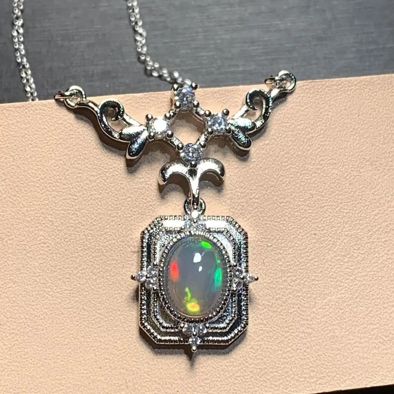 Ожерелье с подвеской из натурального опала овальной формы 60 мм, ювелирное изделие ручной работы, оптовая продажа, целебная энергия, подарок, украшение на удачу
Ожерелье с подвеской из натурального опала овальной формы 60 мм, ювелирное изделие ручной работы, оптовая продажа, целебная энергия, подарок, украшение на удачу