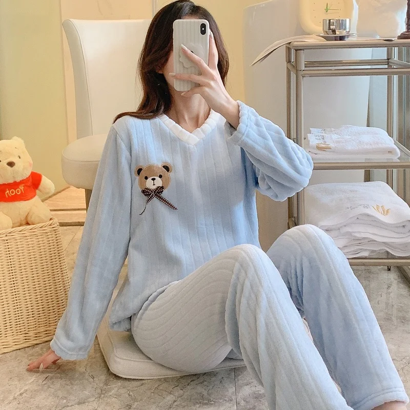 Women's Coral Fleece Pajamas Long Sleeve Thickened Flannel Sleepwear V-neck Home Clothes Winter Warm Cozy Outwear Ready
Women's Coral Fleece Pajamas Long Sleeve Thickened Flannel Sleepwear V-neck Home Clothes Winter Warm Cozy Outwear Ready