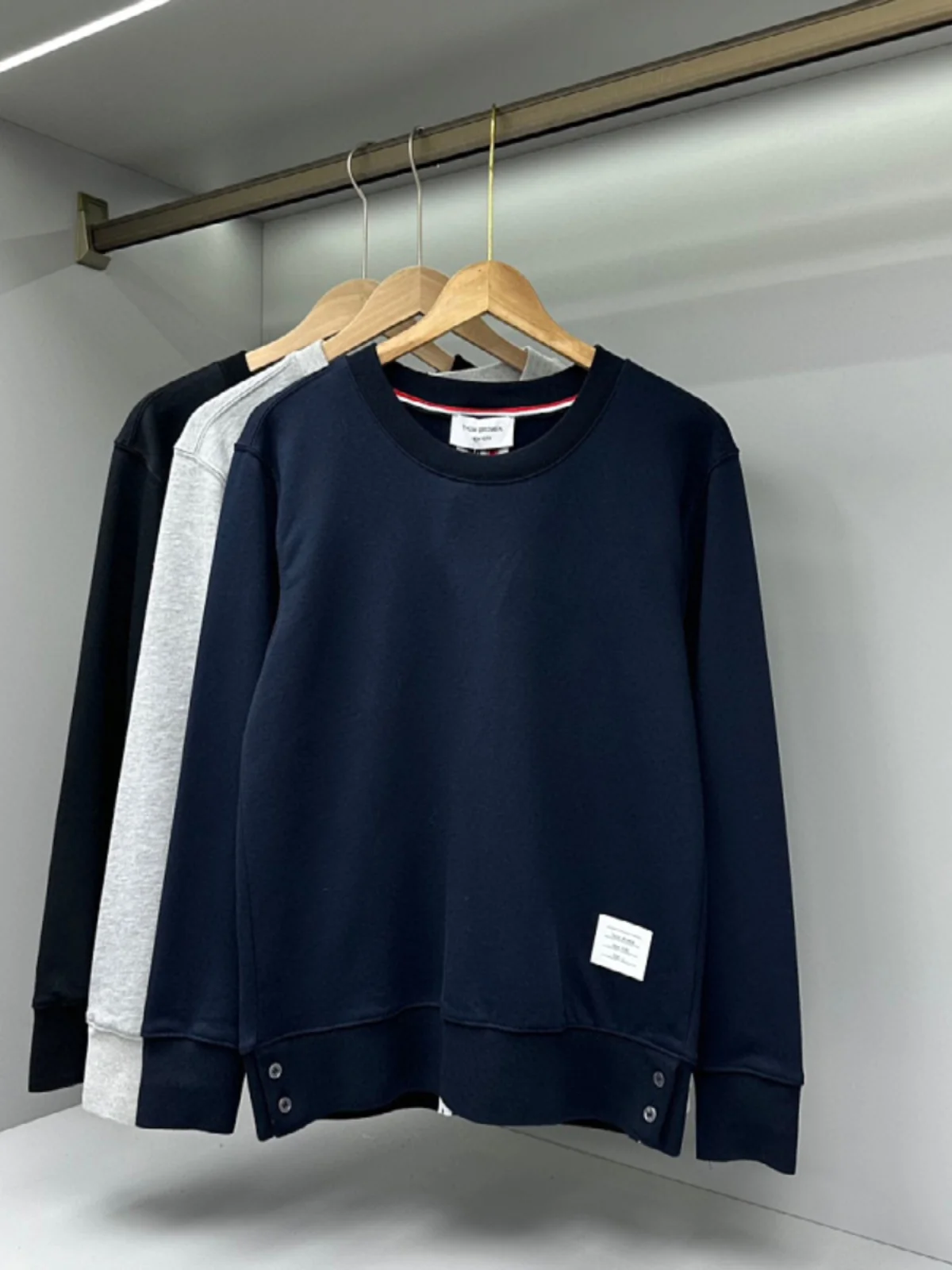 Вязаная толстовка с круглым вырезом и тканой тесьмой для пар, в университетском стиле, осенне-весенняя, теплая, функциональная
Вязаная толстовка с круглым вырезом и тканой тесьмой для пар, в университетском стиле, осенне-весенняя, теплая, функциональная