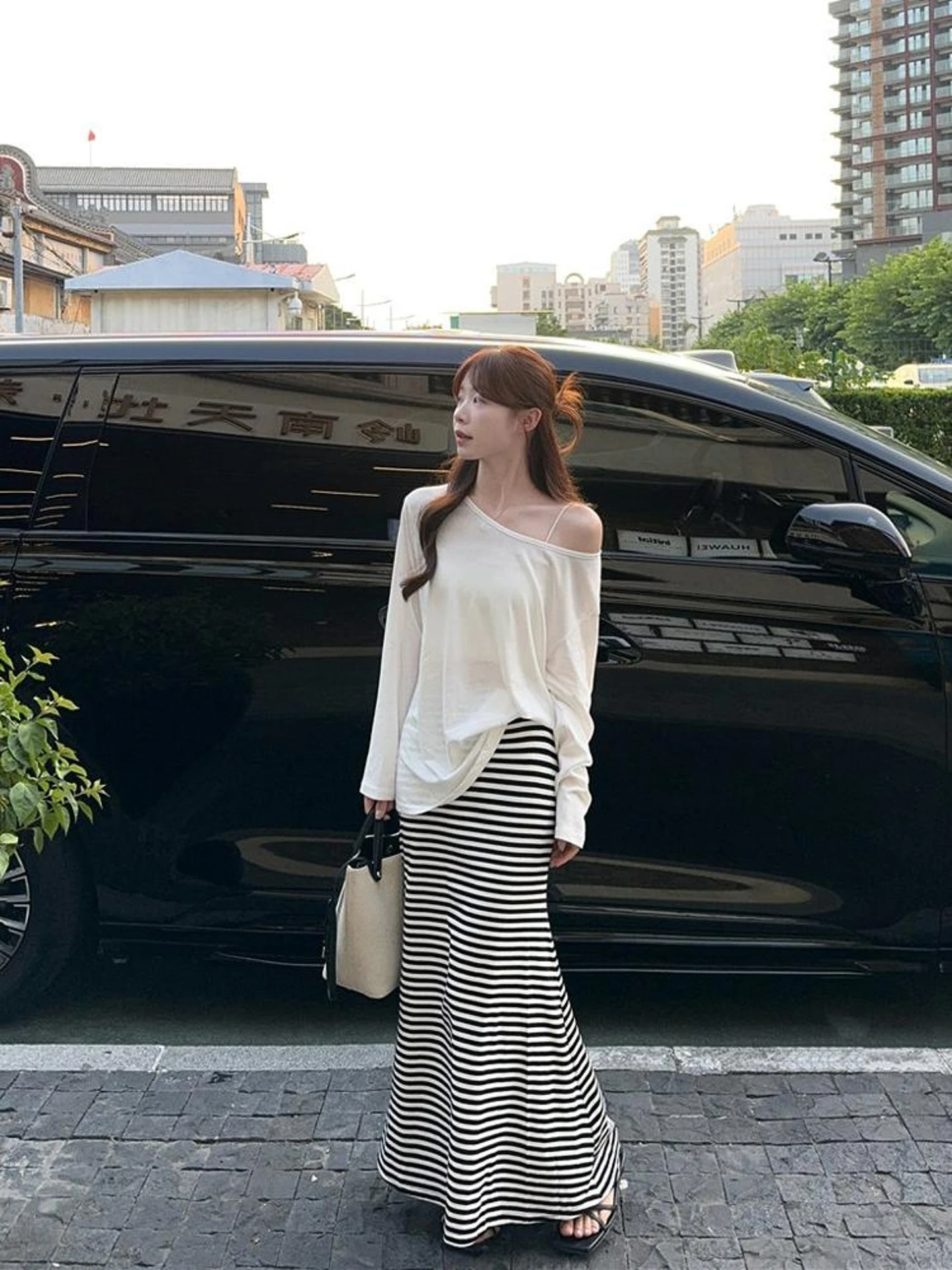 Summer 2026 Women's Casual Style Thin Shoulder Long Sleeve Striped Long T-Shirt Skirt Set High Waist Slim Fit Fashion Ensemble
Summer 2026 Women's Casual Style Thin Shoulder Long Sleeve Striped Long T-Shirt Skirt Set High Waist Slim Fit Fashion Ensemble