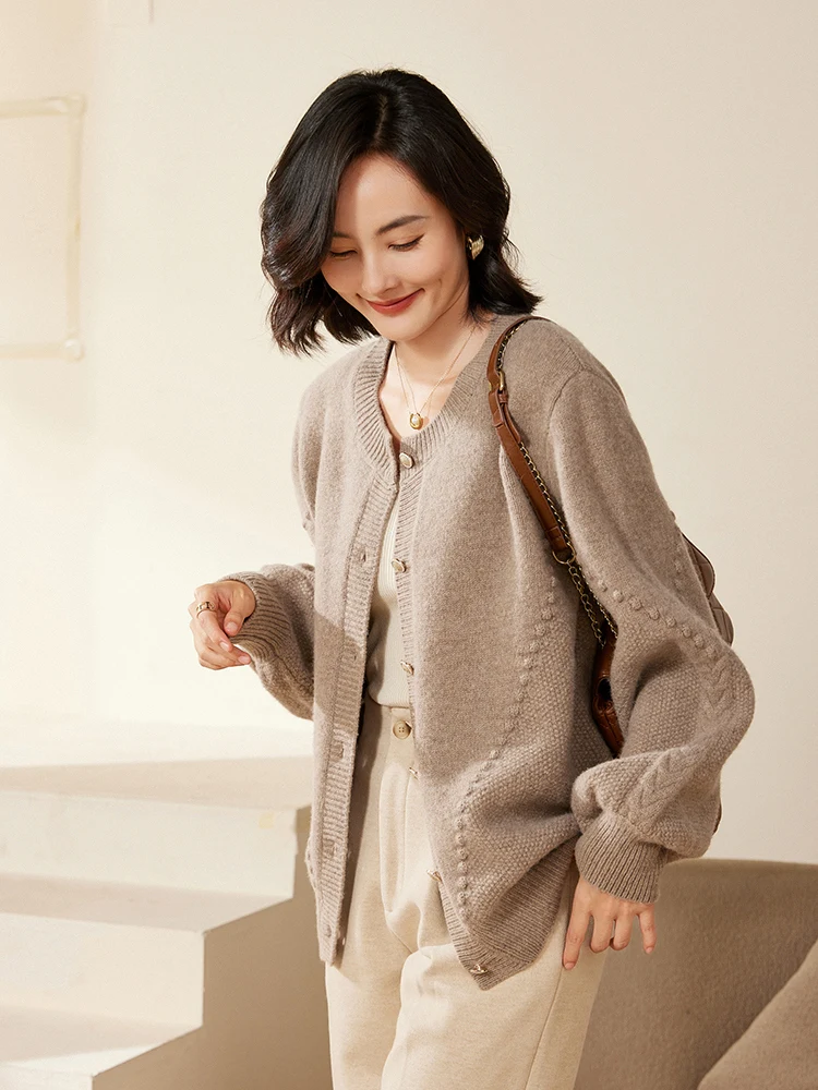 Luxury Women's 100% Cashmere Grace Simple Casual Cardigan Autumn Winter Soft Warm Long Wide Sleeves Cashmere Knittid Tops
Luxury Women's 100% Cashmere Grace Simple Casual Cardigan Autumn Winter Soft Warm Long Wide Sleeves Cashmere Knittid Tops