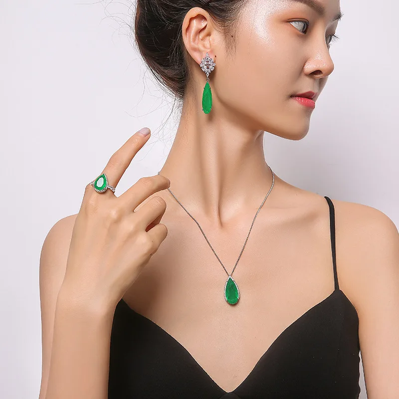 Natural Green Chalcedony Pendant Necklace, Jadeite Agate Ice Jade Water Drop Elegant Women's Clavicle Chain
Natural Green Chalcedony Pendant Necklace, Jadeite Agate Ice Jade Water Drop Elegant Women's Clavicle Chain