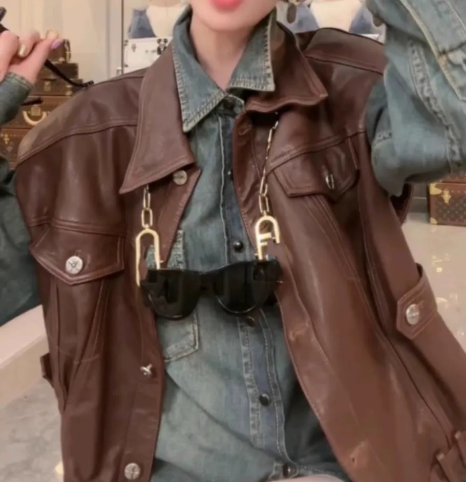 Женский кожаный жилет с отложным воротником из натуральной кожи, утепленный, повседневный, из тонкой кожи, от Chen Mrs.
Женский кожаный жилет с отложным воротником из натуральной кожи, утепленный, повседневный, из тонкой кожи, от Chen Mrs.