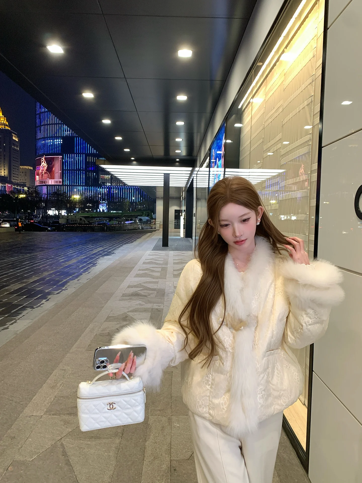 NMIOK New Chinese Style Thickened Fur Embroidered Glass Lace Women's down Jacket Winter Fashion Outerwear Coat
NMIOK New Chinese Style Thickened Fur Embroidered Glass Lace Women's down Jacket Winter Fashion Outerwear Coat