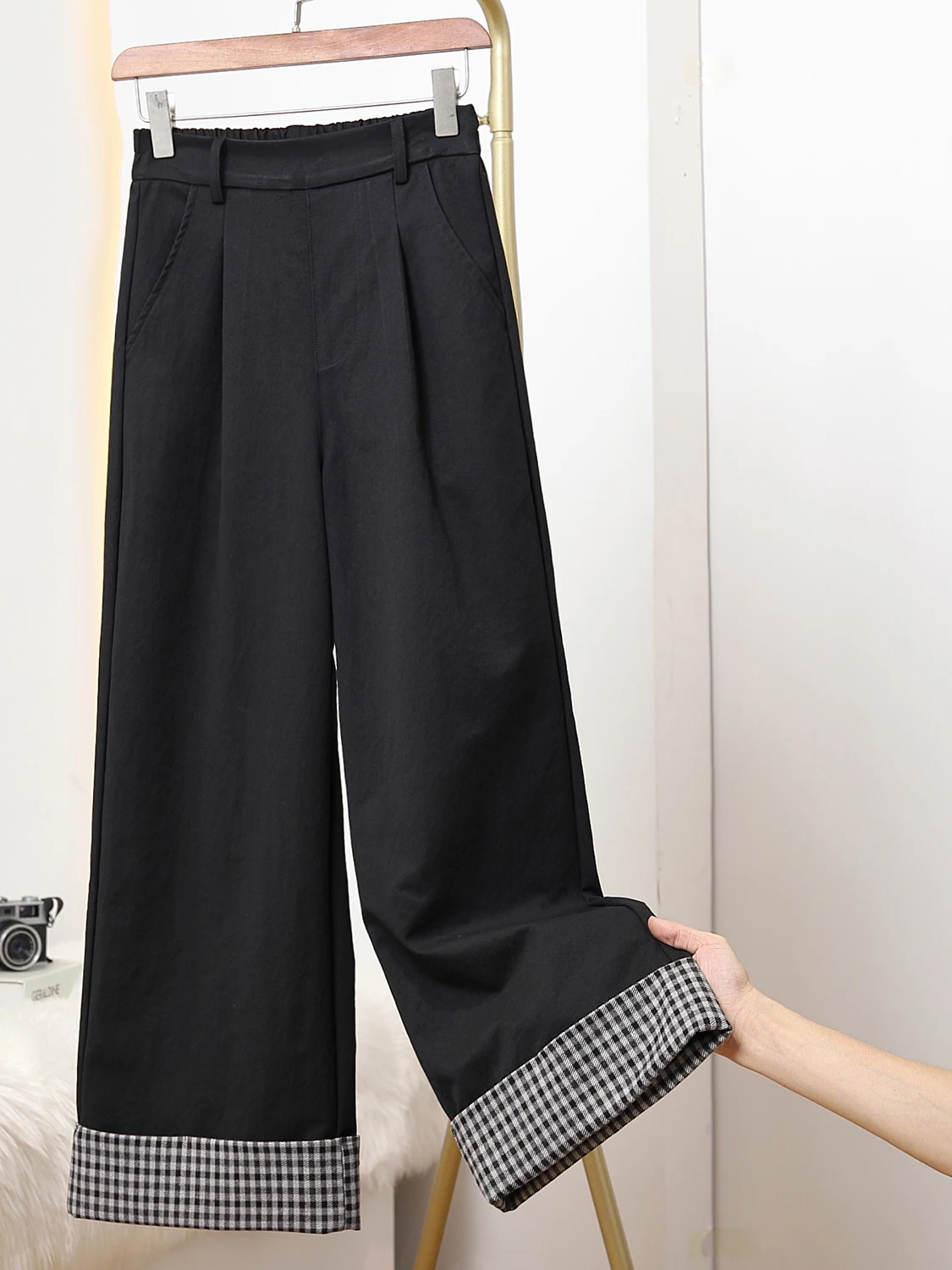 Весна 2026, женские костюмные брюки с высокой талией, прямые брюки в клетку, широкие драпированные эластичные корейские повседневные брюки
Весна 2026, женские костюмные брюки с высокой талией, прямые брюки в клетку, широкие драпированные эластичные корейские повседневные брюки