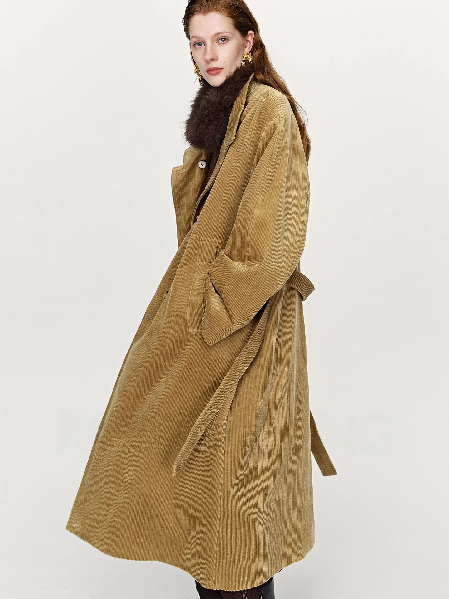 Женское повседневное пальто RoseLingLing в стиле ретро-арт-деко, длинное, прямого кроя, из вельвета, двубортное, модная верхняя одежда
Женское повседневное пальто RoseLingLing в стиле ретро-арт-деко, длинное, прямого кроя, из вельвета, двубортное, модная верхняя одежда