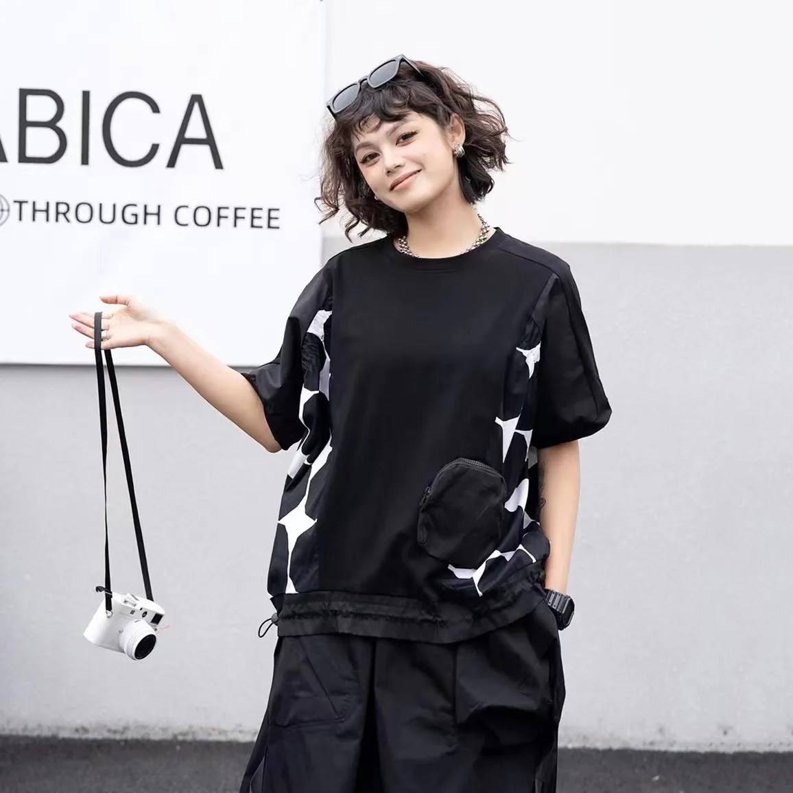 SuperAen 2024 Summer European Station Dark Cold Stitched Fashion Zip Pocket Short Sleeve Tshirt
SuperAen 2024 Summer European Station Dark Cold Stitched Fashion Zip Pocket Short Sleeve Tshirt