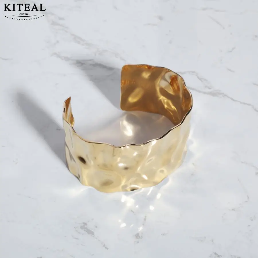 KITEAL New Arrival!! Gold Plated Girlfriend friendship bangle Embossed texture with exaggerated texture 32mm bangle unique
KITEAL New Arrival!! Gold Plated Girlfriend friendship bangle Embossed texture with exaggerated texture 32mm bangle unique