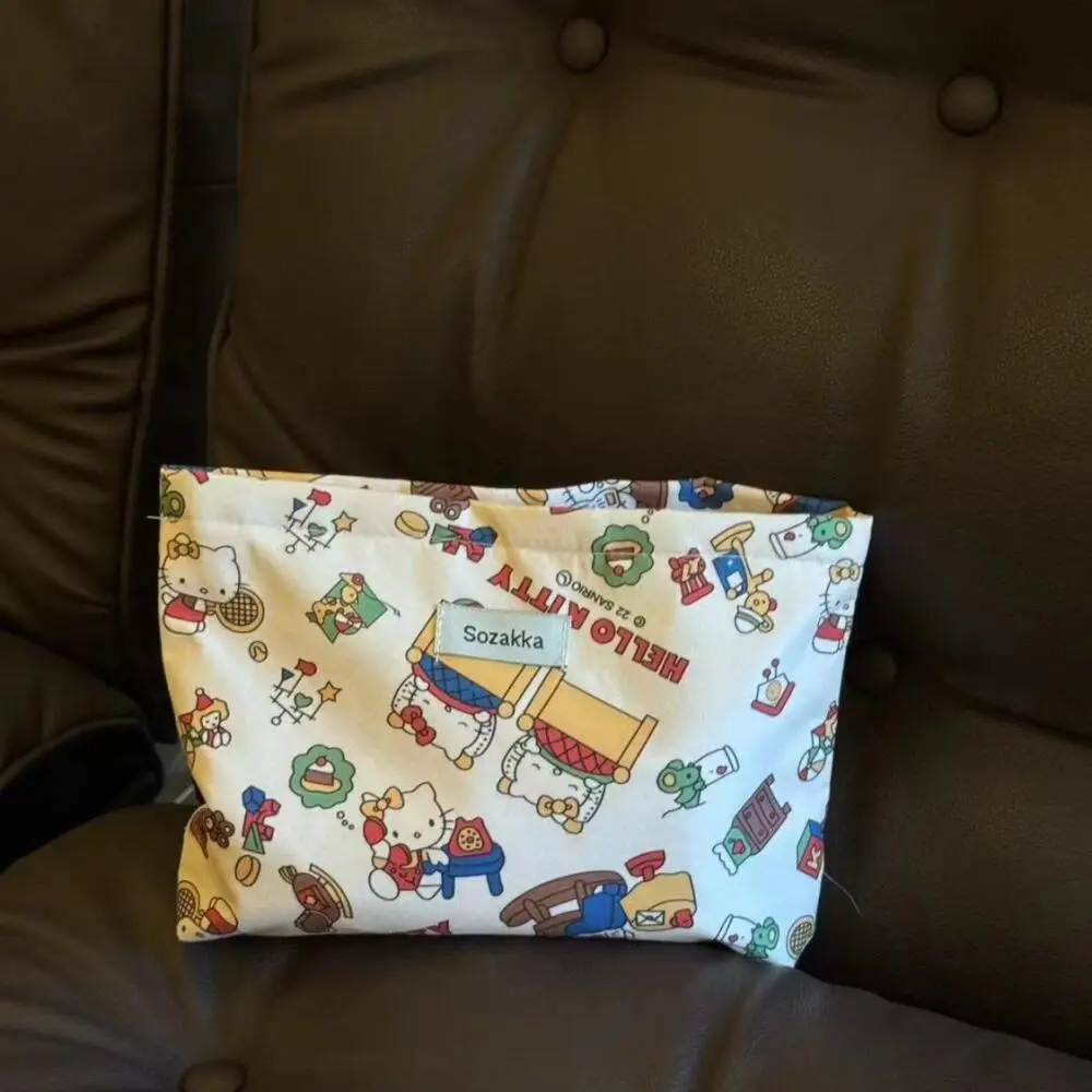 Новая косметичка с принтом Sanrio Hello Kitty, портативная стиральная косметичка с рисунком котенка и кошки, дорожные клатчи для хранения
Новая косметичка с принтом Sanrio Hello Kitty, портативная стиральная косметичка с рисунком котенка и кошки, дорожные клатчи для хранения