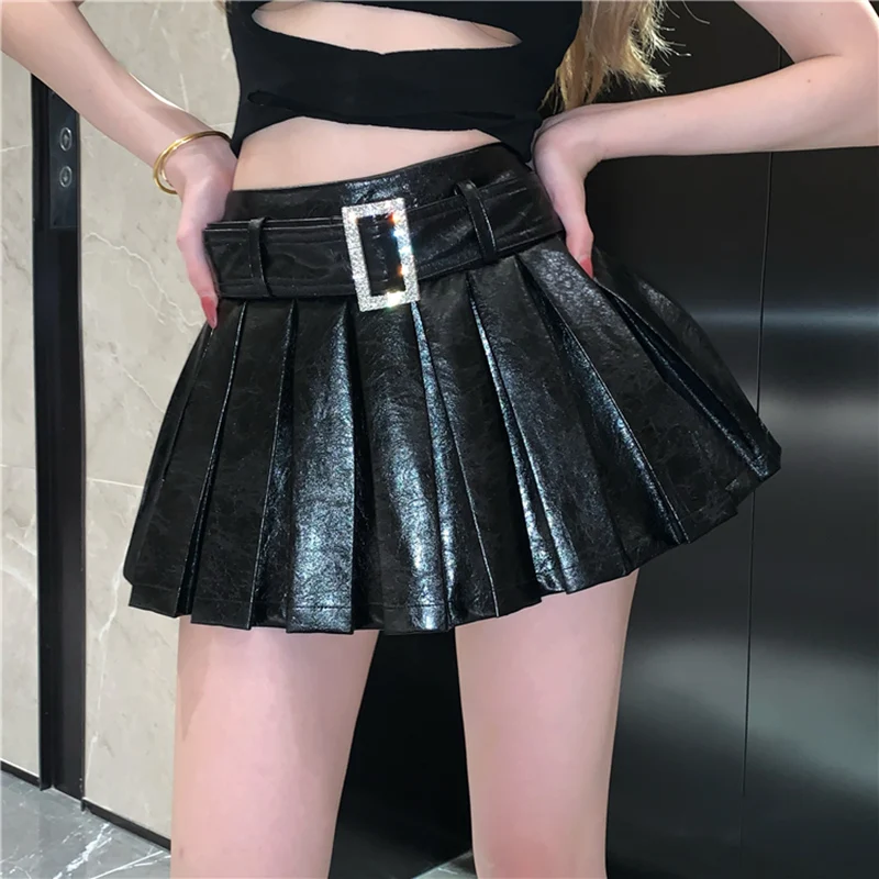 Sexy Street Punk Womens Skirt Bright PU Leather Diamonds Belt Mini Female Skirts Ultra Low Waist Pleated Shorts Skirts Saias
Sexy Street Punk Womens Skirt Bright PU Leather Diamonds Belt Mini Female Skirts Ultra Low Waist Pleated Shorts Skirts Saias