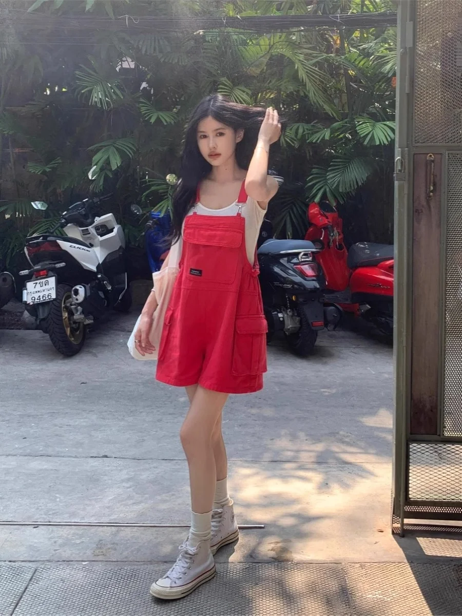 Красные джинсовые комбинезоны-шорты женские летние свободного кроя в рабочем стиле с высокой талией и прямыми штанинами
Красные джинсовые комбинезоны-шорты женские летние свободного кроя в рабочем стиле с высокой талией и прямыми штанинами