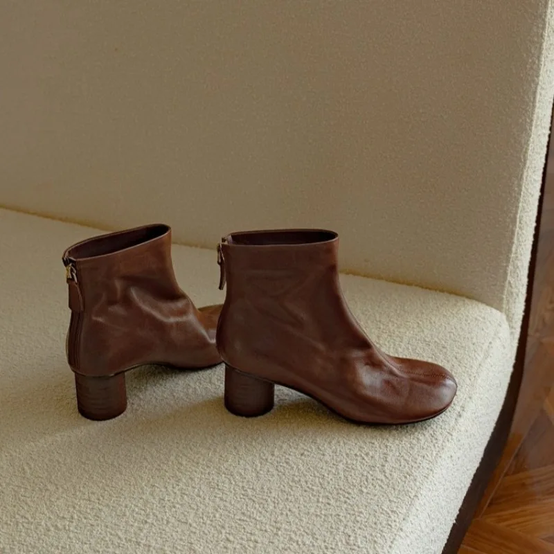 French-Style Vintage High-Heel Ankle Boots Simple Round-Toe Chunky Heel Genuine Leather Back Zipper Women Chelsea Boots
French-Style Vintage High-Heel Ankle Boots Simple Round-Toe Chunky Heel Genuine Leather Back Zipper Women Chelsea Boots
