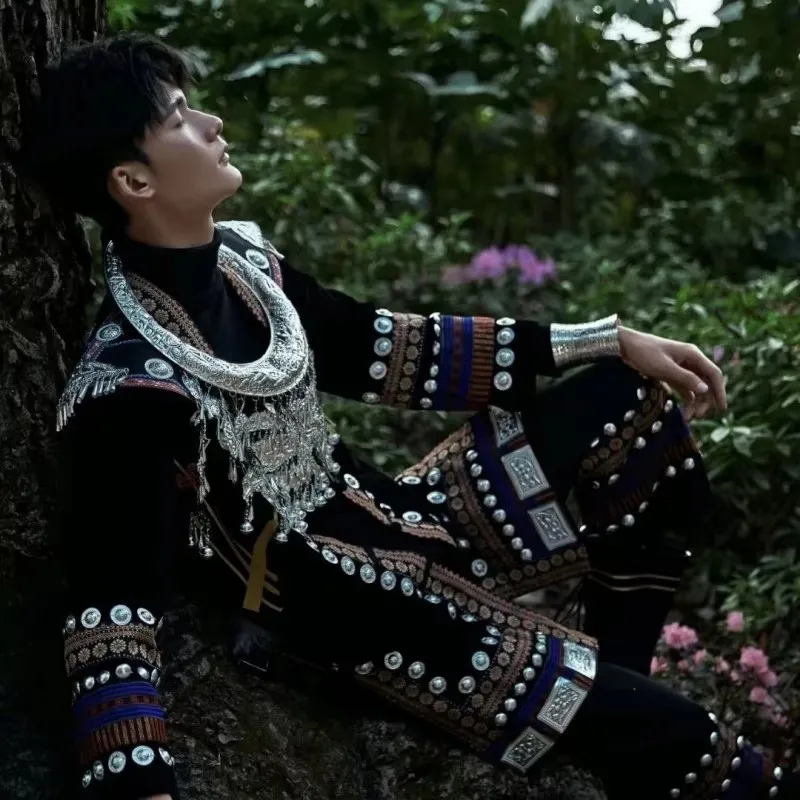 Chinese Miao Male Ethnic Minority Travel Photography Feather Performance Costume Set
Chinese Miao Male Ethnic Minority Travel Photography Feather Performance Costume Set