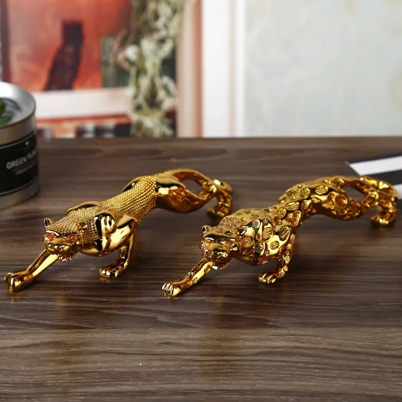 New golden leopard statue Resin modern sculpture animal home decoration 26cm domineering leopard figurine car decoration 
New golden leopard statue Resin modern sculpture animal home decoration 26cm domineering leopard figurine car decoration
